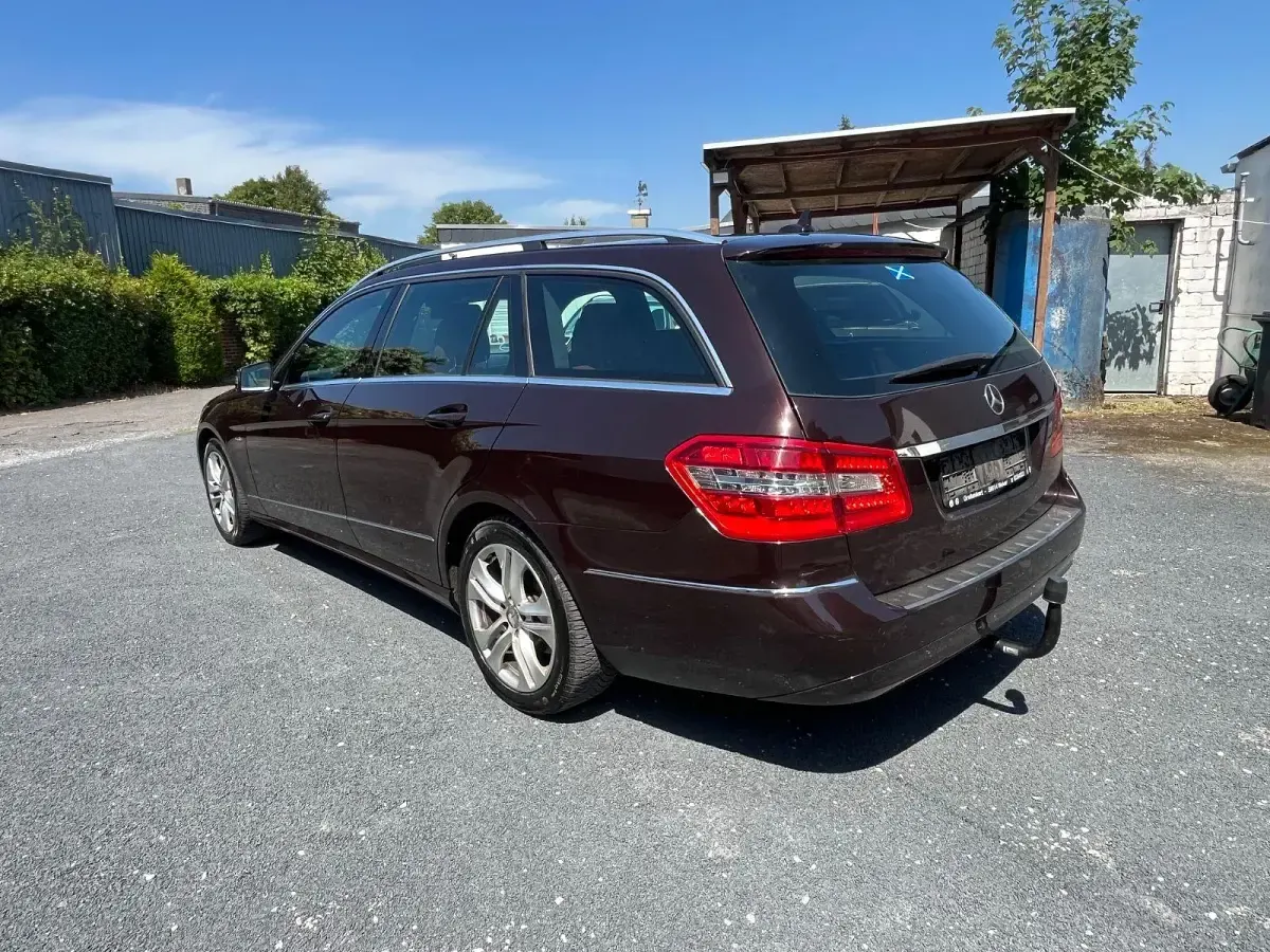 Gebraucht Mercedes E220 Avantgarde 170 PS (125 kW) 2010 Braun Kombi