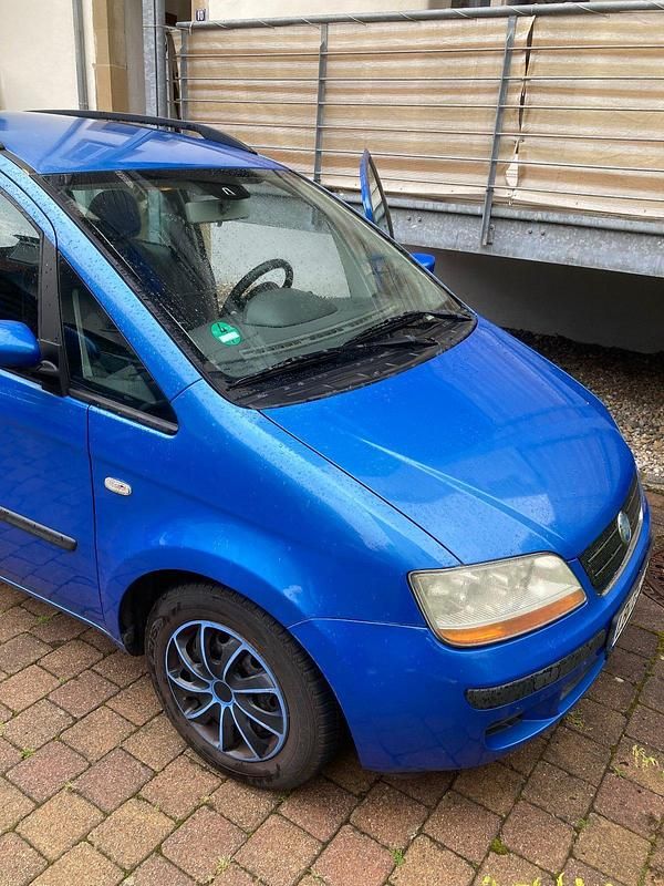 Blau Gebraucht 2005 Fiat Idea Van / Kleinbus | 1.200 € (Etwas zu teuer) - Bild 1/4