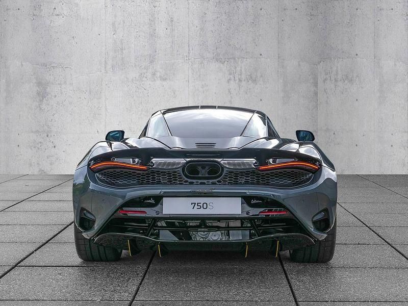 Neu McLaren 750S 751 PS (552 kW) 2025 Grau Coupé