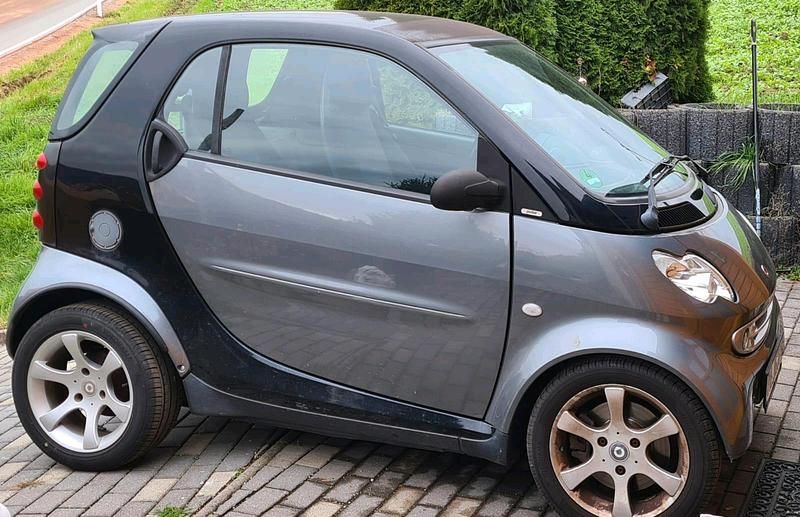 Grau Gebraucht 2004 Smart ForTwo Coupé Kleinwagen | 1.200 € (Guter Preis) - Bild 1/3
