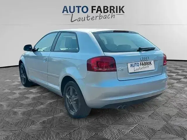 Używany Audi A3 Attraction 125 KM (91 kW) 2009 Srebrny Hatchback