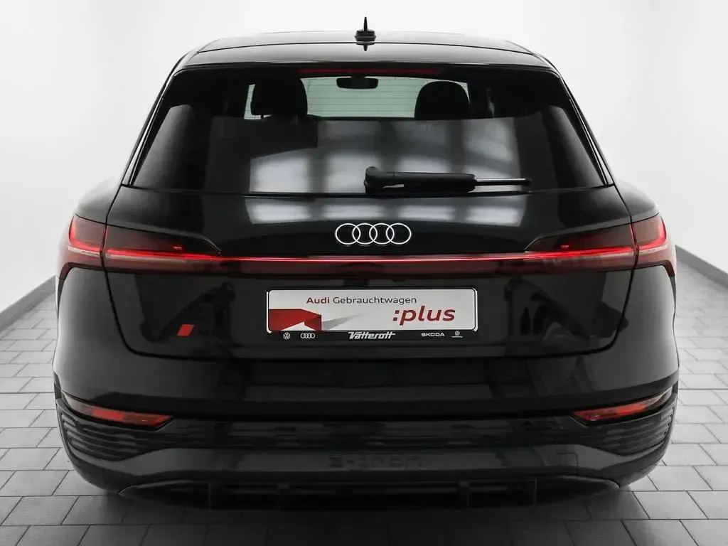 Gebraucht Audi Q8 e-tron S-Line 300 kW (408 PS) 2023 Mythosschwarz metallic SUV