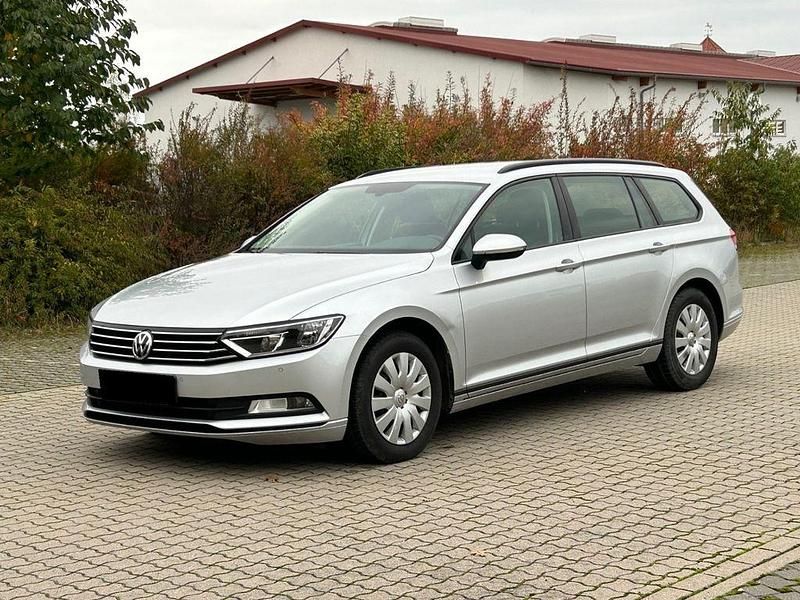 Gebraucht VW Passat Trendline 150 PS (110 kW) 2019 Silber Kombi