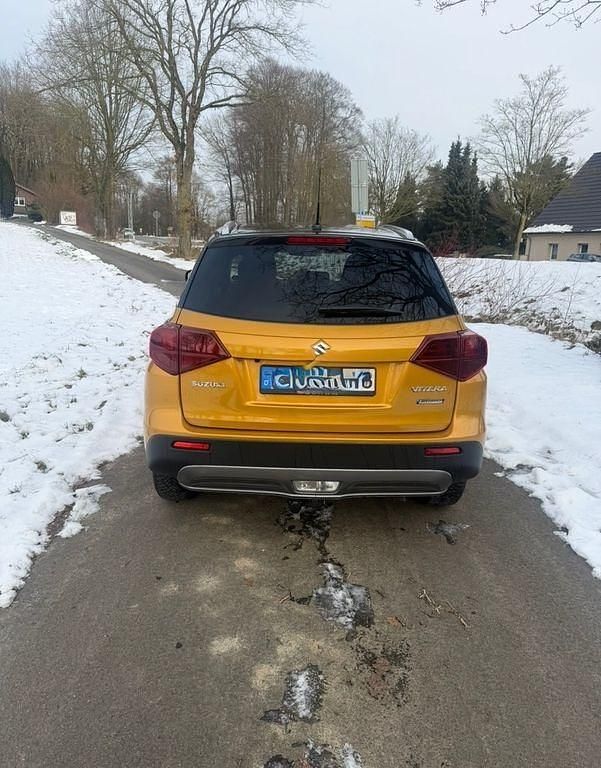 Gebraucht Suzuki Vitara Comfort 116 PS (85 kW) 2023 Gelb SUV