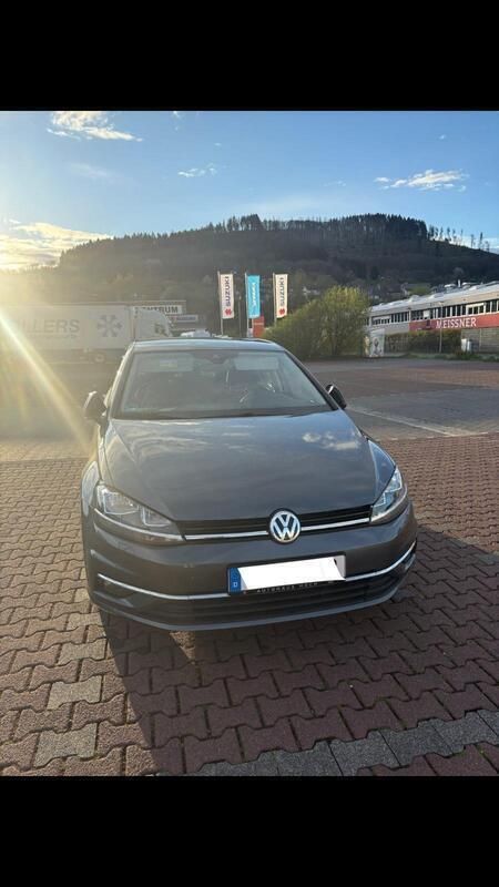 Grau Gebraucht 2019 VW Golf VII IQ Drive Kleinwagen | 13.000 € (Fairer Preis) - Bild 1/4