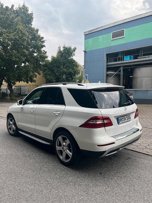Weiß Gebraucht 2014 Mercedes ML350 SUV | 17.999 € (Fairer Preis) - Bild 1/4
