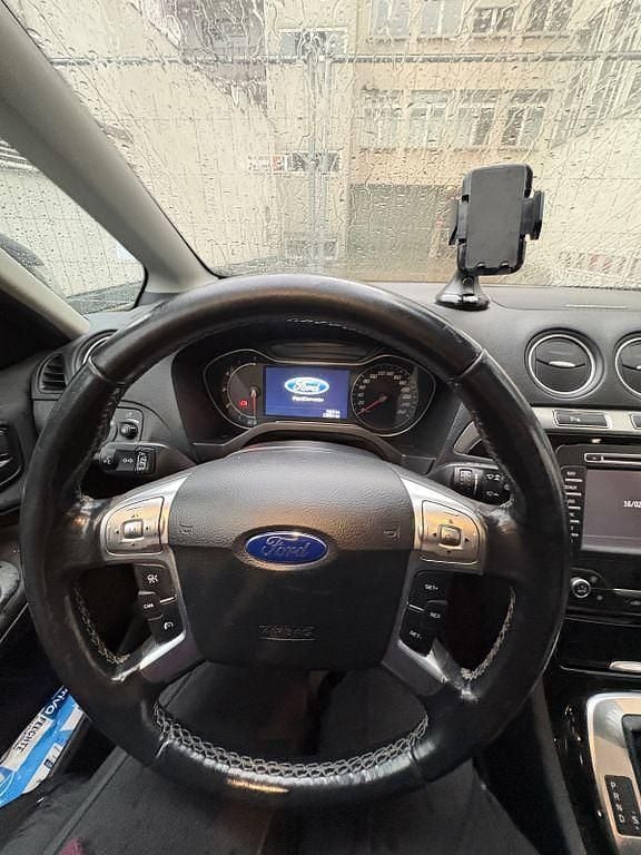 Gebraucht Ford S-MAX Titanium 140 PS (102 kW) 2014 Braun Van / Kleinbus