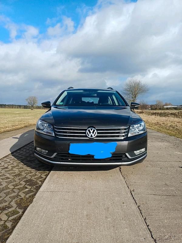 Gebraucht VW Passat 140 PS (102 kW) 2011 Braun Kombi