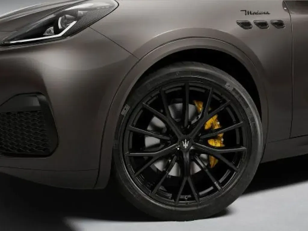 Neu Maserati Grecale 330 PS (242 kW) 2026 Grau SUV