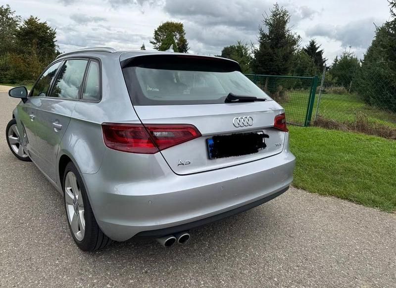 Silber Gebraucht 2015 Audi A3 Ambition Limousine | 14.099 € (Fairer Preis) - Bild 1/4