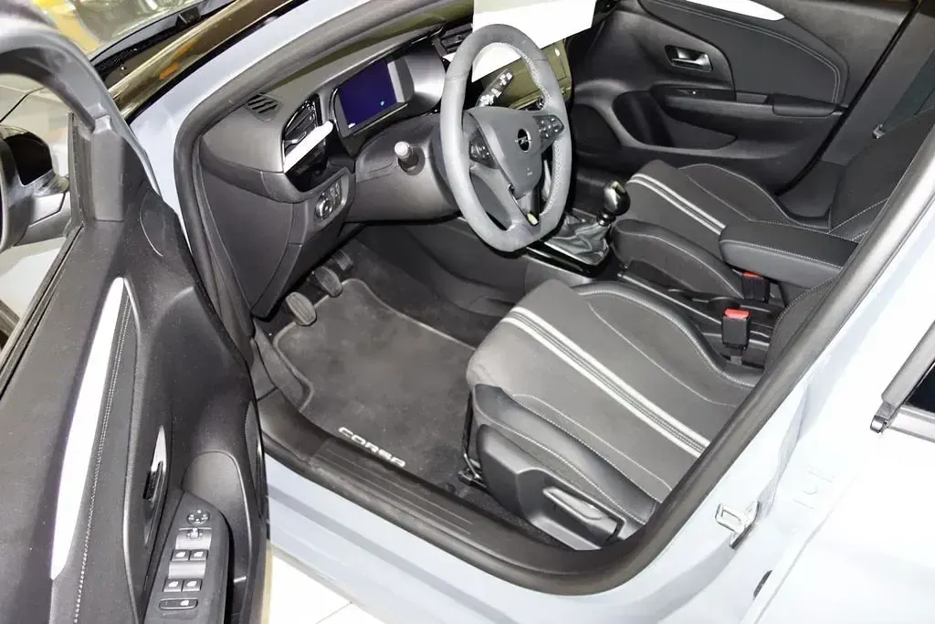 Gebraucht Opel Corsa 101 PS (74 kW) 2025 Grafikgrau / dach schwarz Kleinwagen
