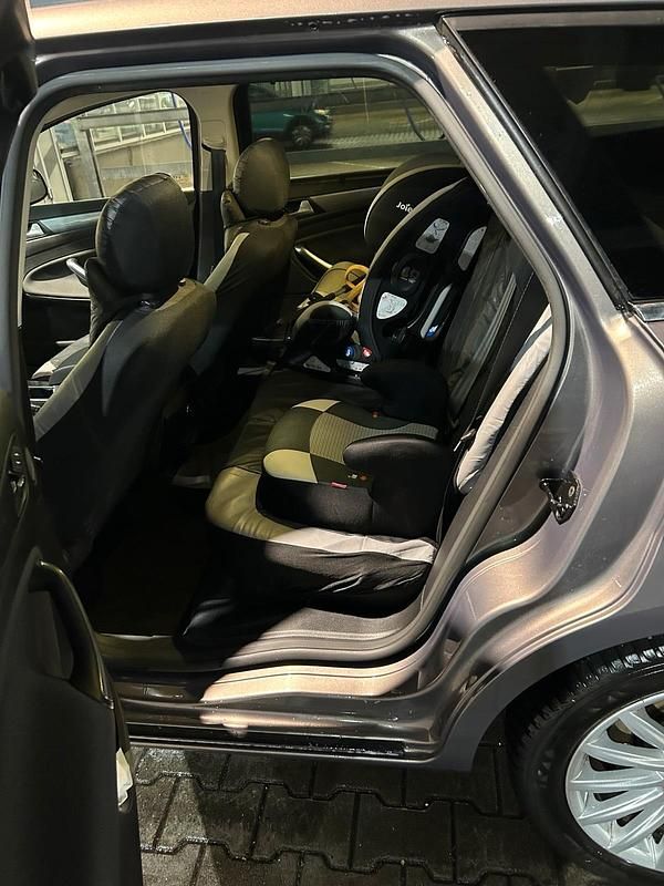 Gebraucht Ford Mondeo 140 PS (102 kW) 2014 Grau Kombi