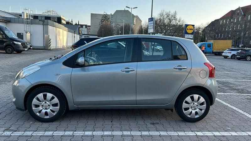 Gebraucht Toyota Yaris Sol 87 PS (63 kW) 2006 Silber Limousine