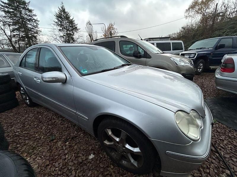 Silber Gebraucht 2006 Mercedes C220 Avantgarde Limousine | 3.200 € (Guter Preis) - Bild 1/4
