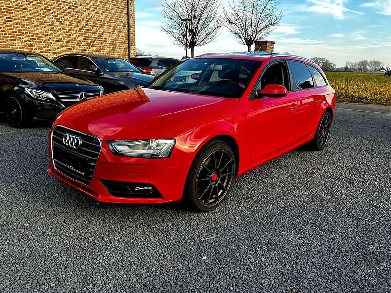 Gebraucht Audi A4 Attraction 170 PS (125 kW) 2012 Brilliantrot Kombi