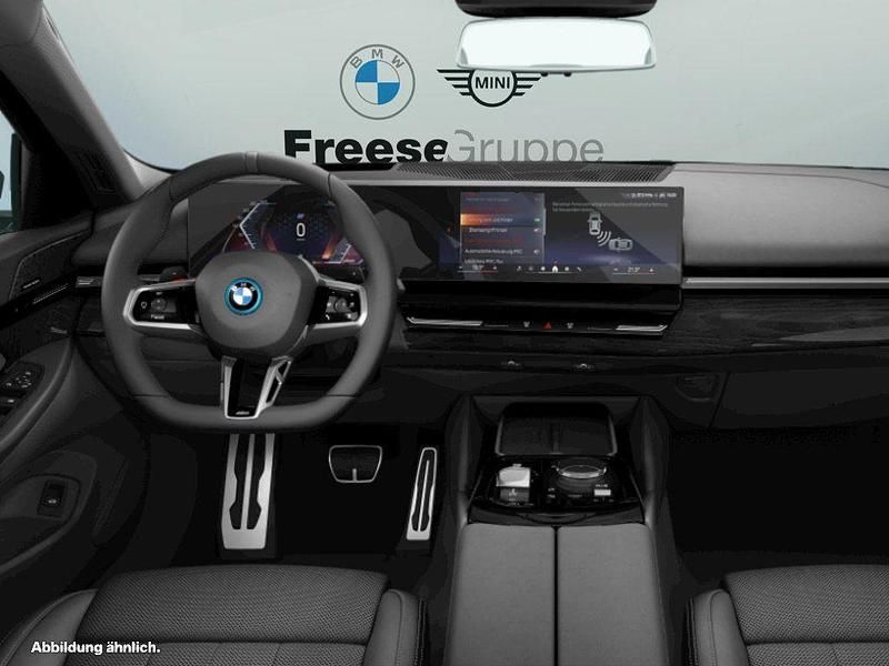 Gebraucht BMW 530e M Sport 299 PS (219 kW) 2024 Schwarz Limousine