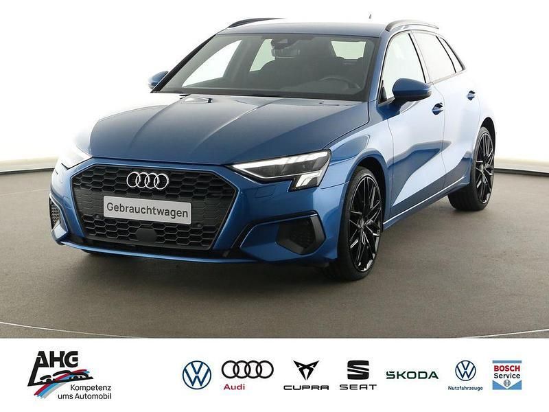 Blau Gebraucht 2021 Audi A3 Sportback Ambiente Limousine | 19.890 € (Superpreis) - Bild 1/4