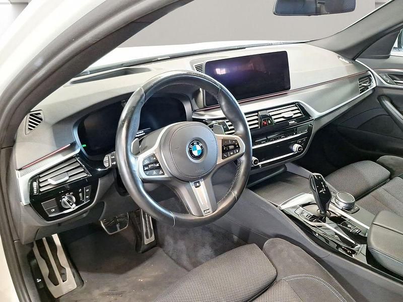 Gebraucht BMW 530 M Sport 286 PS (210 kW) 2021 Weiß Kombi