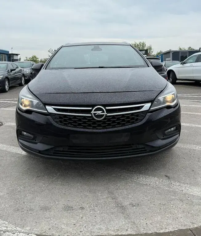Usata Opel Astra Dynamic 136 CV (100 kW) 2016 Nero Station wagon