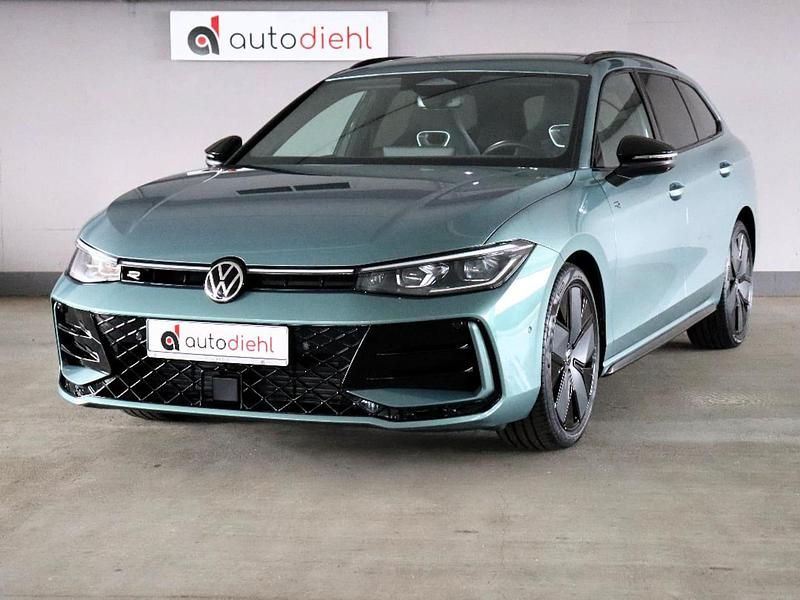Gebraucht VW Passat R-line 150 PS (110 kW) 2025 Grün Kombi