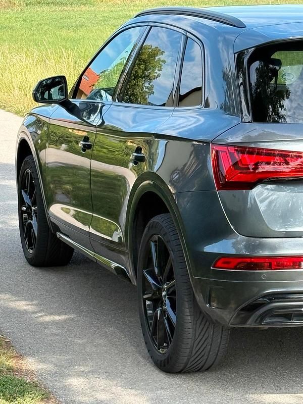 Grau Gebraucht 2024 Audi Q5 Business SUV | 42.900 € (Guter Preis) - Bild 1/4