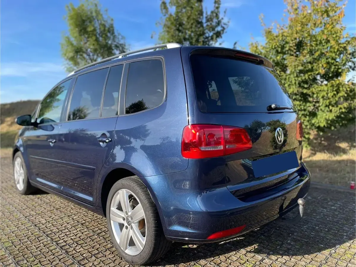 Gebraucht VW Touran Cup 140 PS (102 kW) 2014 Blau Van / Kleinbus