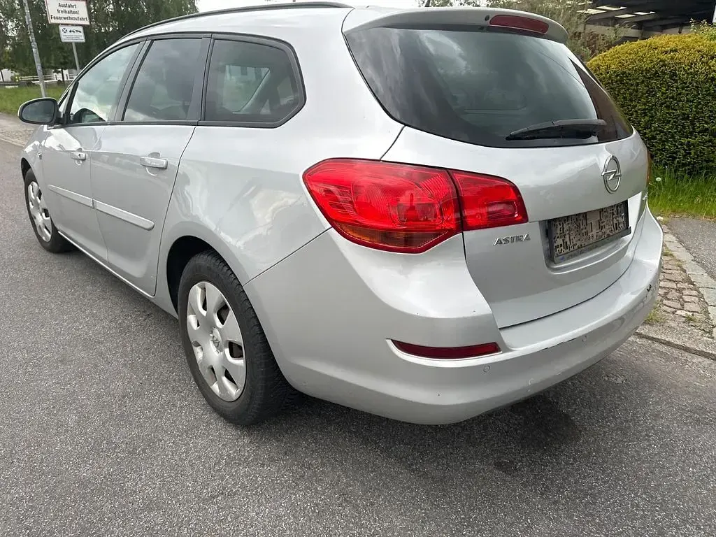 Gebraucht Opel Astra S 95 PS (69 kW) 2011 Grau Kombi