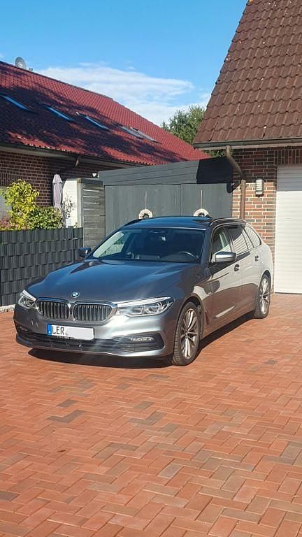 Grau Gebraucht 2017 BMW 530 Sport Line Kombi | 20.900 € (Guter Preis) - Bild 1/4