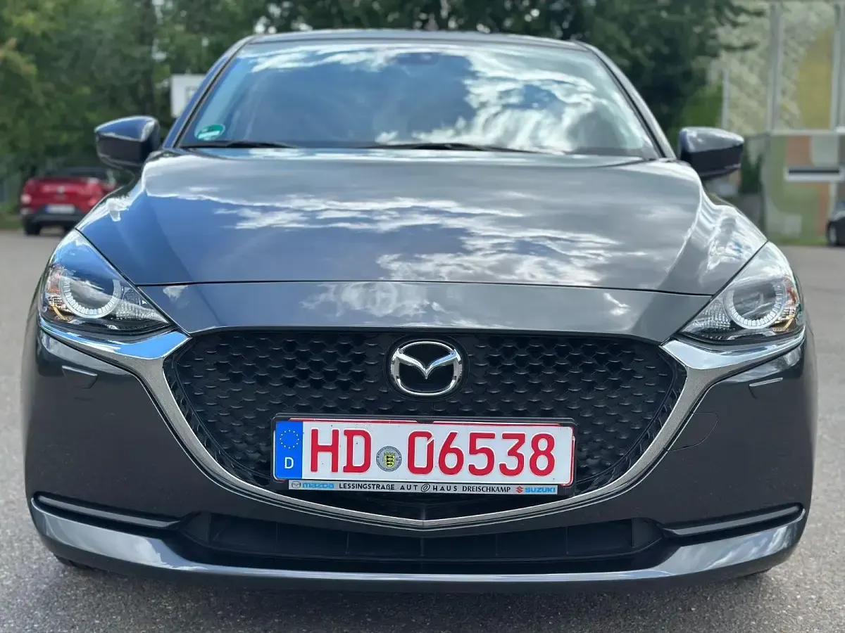 Używany Mazda 2 Exclusive-Line 90 KM (66 kW) 2021 Szary Sedan/Limuzyna