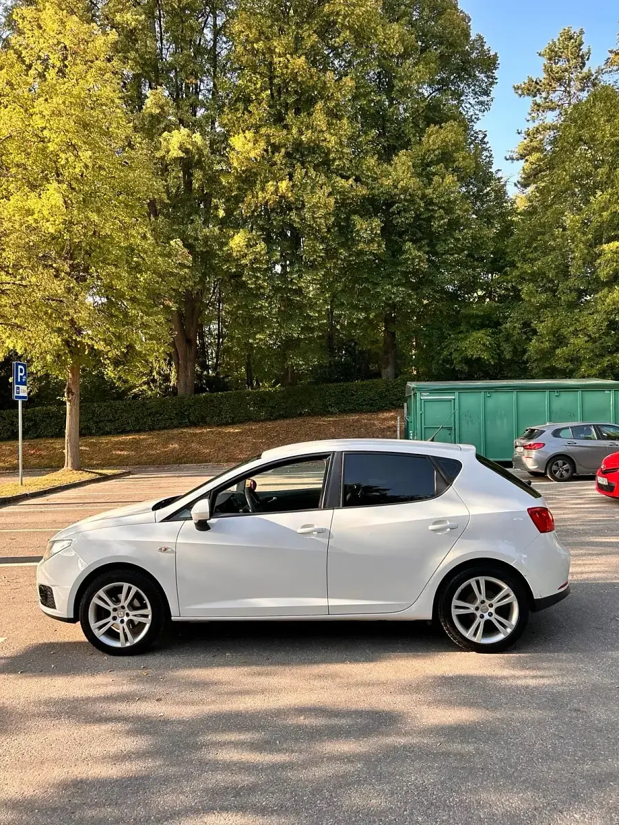 Gebraucht Seat Ibiza 86 PS (63 kW) 2012 Weiß Kleinwagen