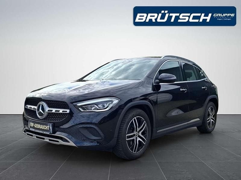 Kosmosschwarz lack metallic Gebraucht 2021 Mercedes GLA220 Progressive SUV | 33.980 € (Guter Preis) - Bild 1/4