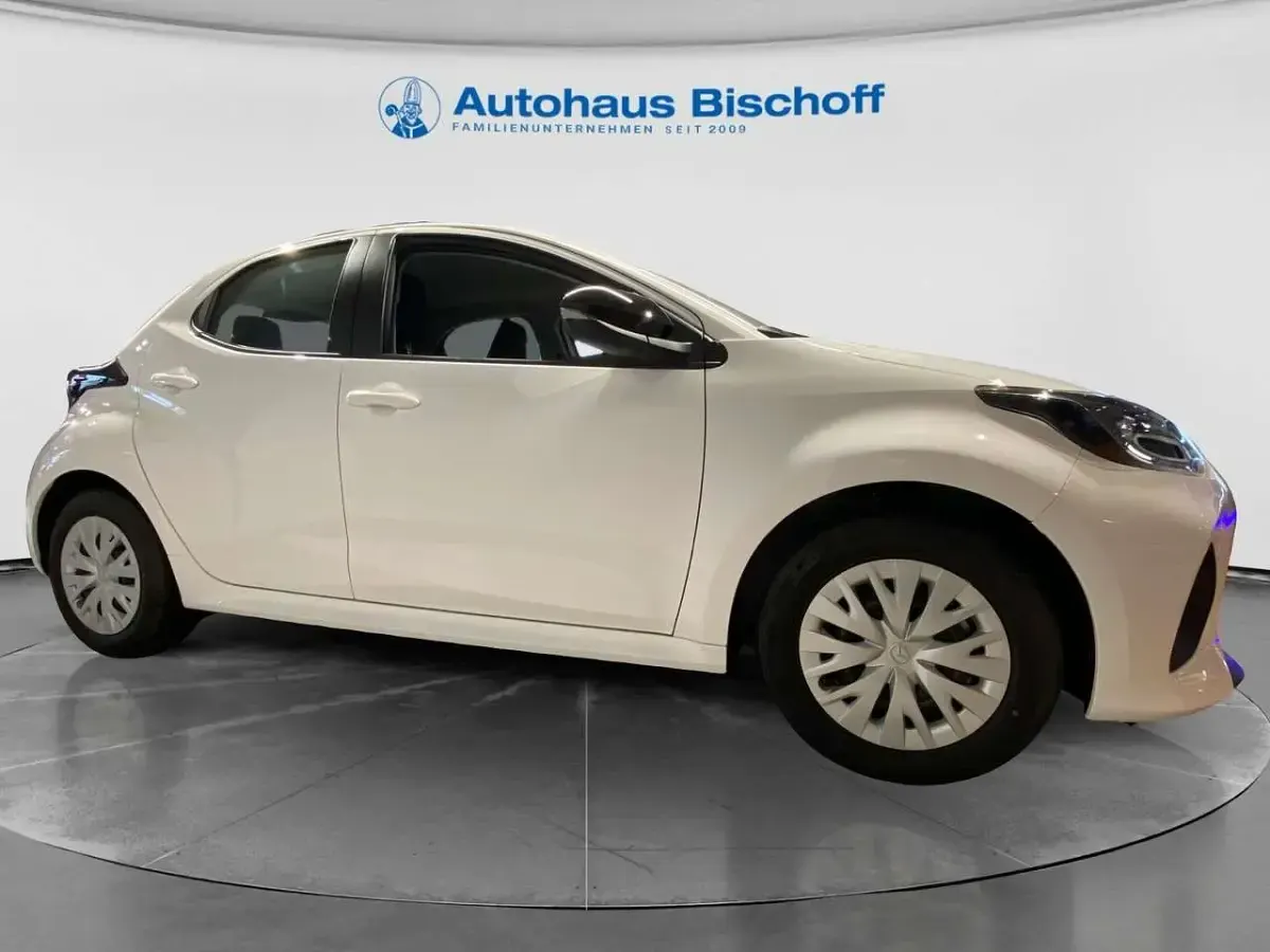 Neu Mazda 2 Prime-Line 92 PS (67 kW) 2025 Lunar white Kleinwagen
