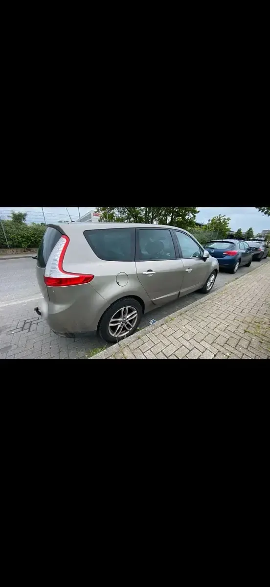 Gebraucht Renault Scénic III 110 PS (80 kW) 2010 Gold Limousine