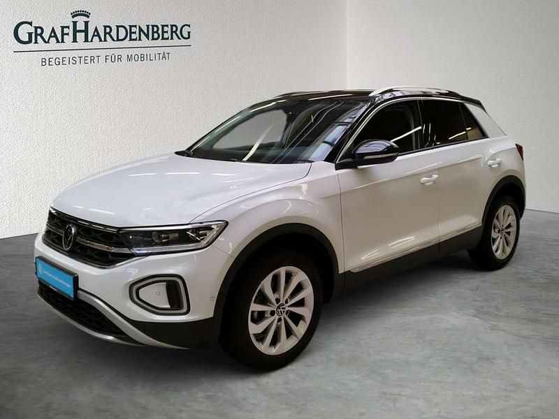 Weiß (pure white) Gebraucht 2024 VW T-Roc Style SUV | 25.710 € (Superpreis) - Bild 1/4