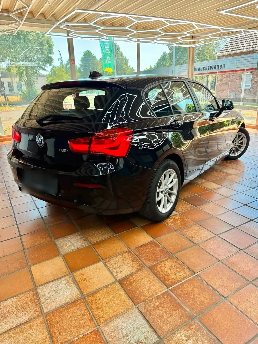 Gebraucht BMW 118 Sport Line 136 PS (100 kW) 2017 Schwarz Limousine