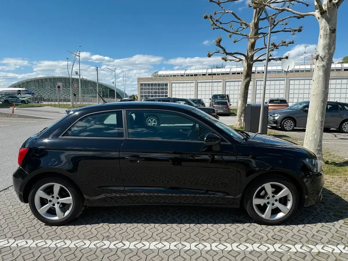 Gebraucht Audi A1 86 PS (63 kW) 2011 Schwarz Kleinwagen