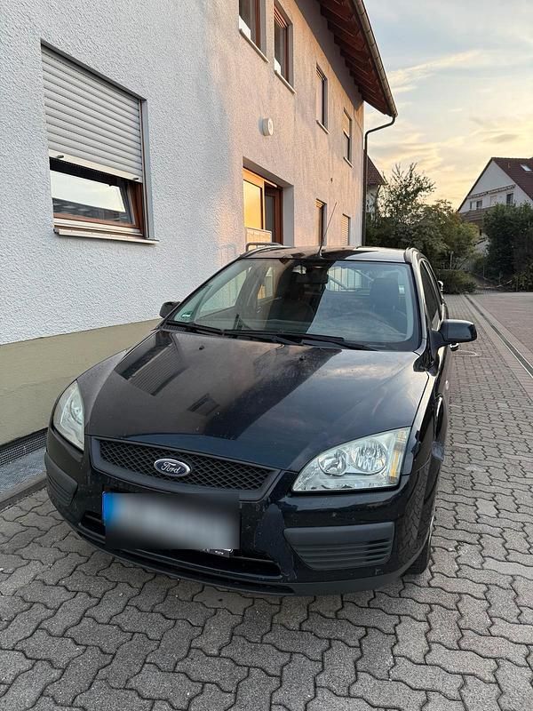Schwarz Gebraucht 2006 Ford Focus Kombi | 750 € (Guter Preis) - Bild 1/4