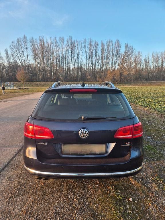 Gebraucht VW Passat Highline 160 PS (117 kW) 2013 Blau Kombi