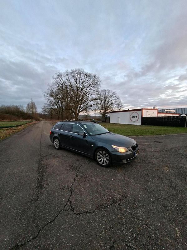 Gebraucht BMW 530 235 PS (172 kW) 2008 Grau Kombi