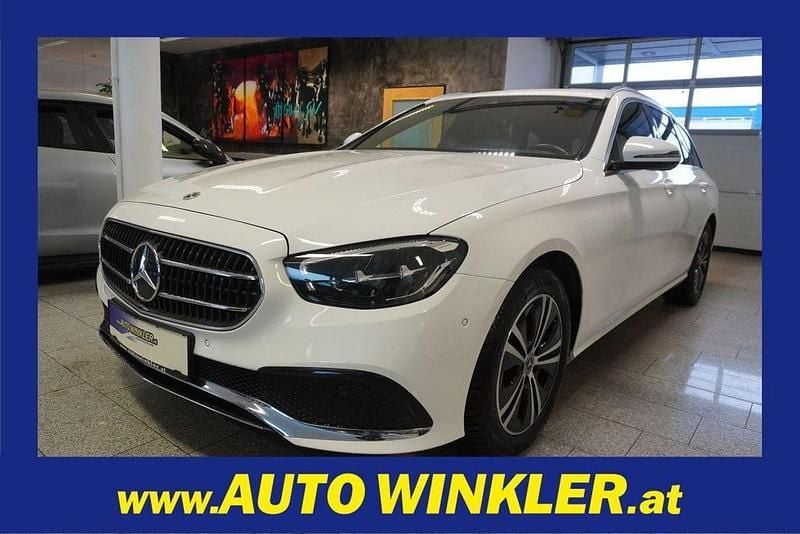 Weiß Gebraucht 2023 Mercedes E200 Limousine | 30.880 € (Superpreis) - Bild 1/4