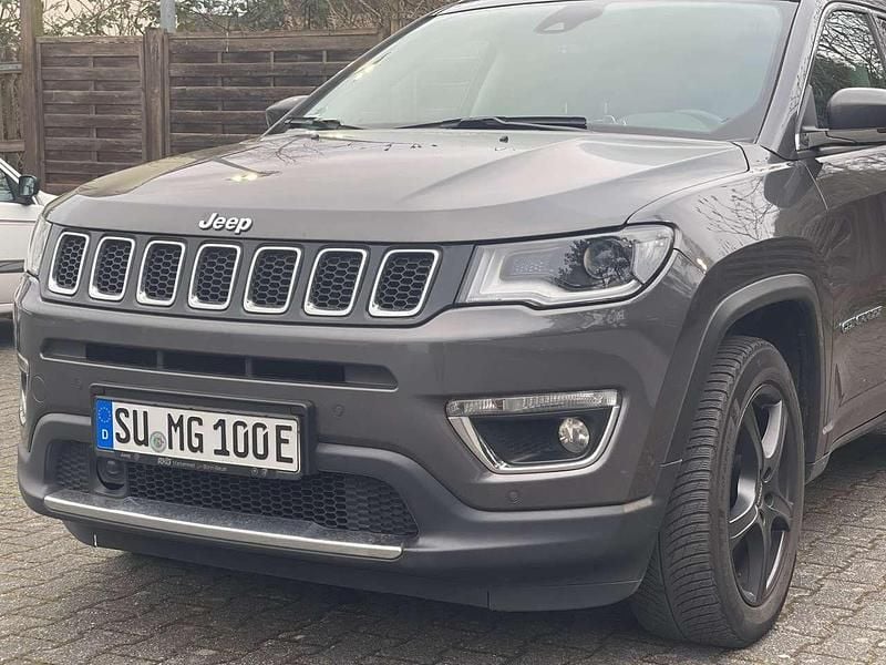 Grau Gebraucht 2021 Jeep Compass SUV | 17.000 € (Guter Preis) - Bild 1/4
