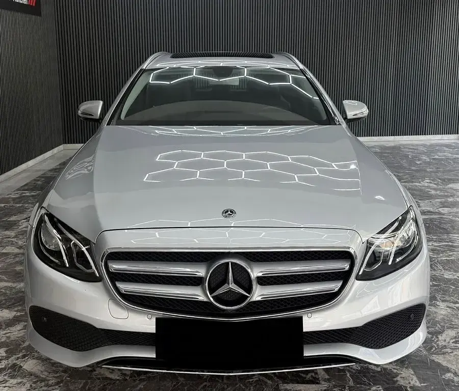 Gebraucht Mercedes E220 194 PS (142 kW) 2018 Silber Kombi