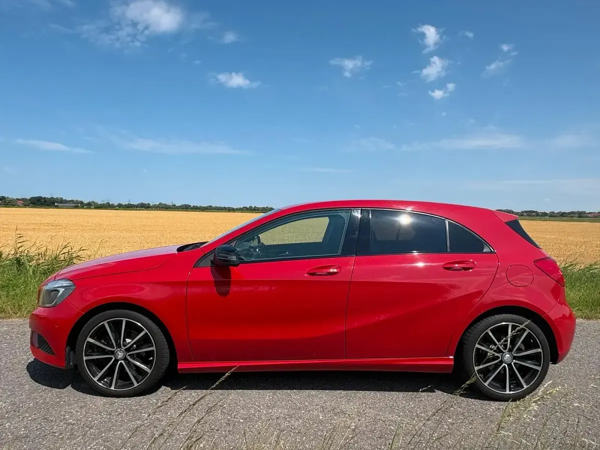 Gebraucht Mercedes A180 122 PS (89 kW) 2014 Rot Kleinwagen