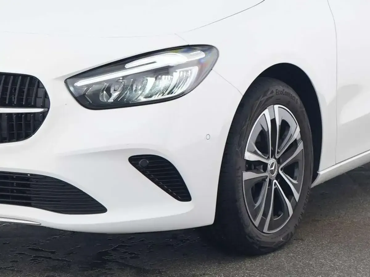 Gebraucht Mercedes B250 163 PS (119 kW) 2025 Unilack polarweiß Kleinwagen