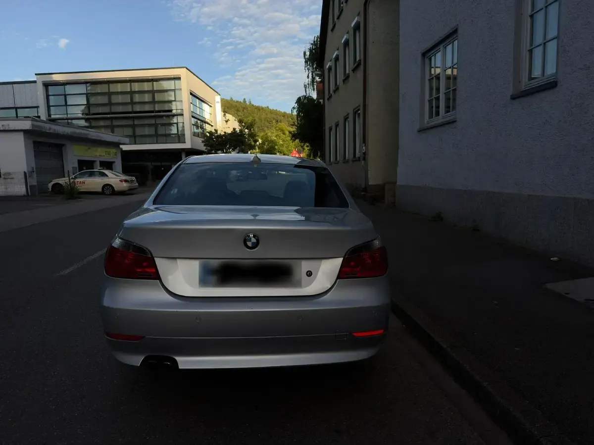 Gebraucht BMW 520 170 PS (125 kW) 2005 Silber Limousine