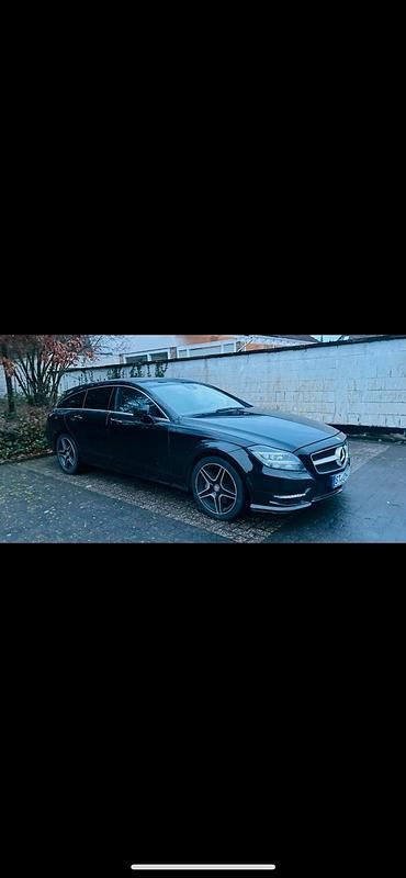 Schwarz Gebraucht 2013 Mercedes CLS350 Shooting Brake Kombi | 18.000 € (Etwas zu teuer) - Bild 1/4