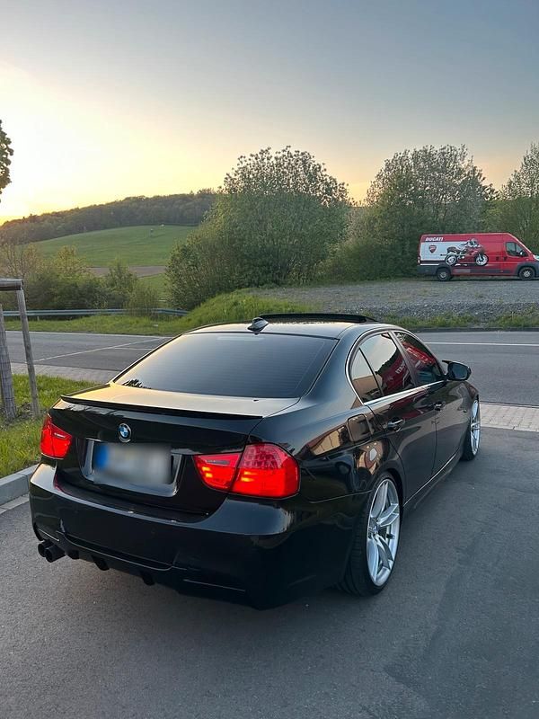 Second-hand BMW 325 Performance 204 CP (150 kW) 2010 Negru Berlinǎ