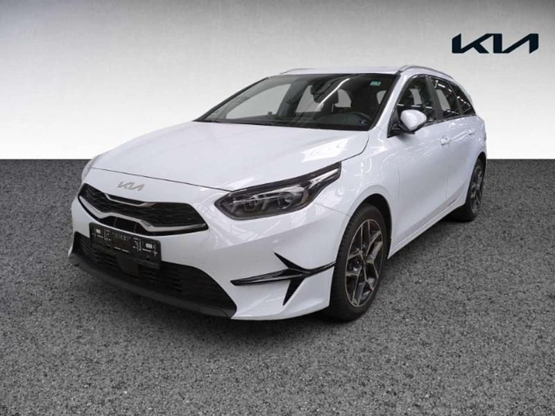 Wd) cararraweiss (weiss Gebraucht 2024 Kia Ceed Sportswagon Spirit Kombi | 23.480 € (Superpreis) - Bild 1/4
