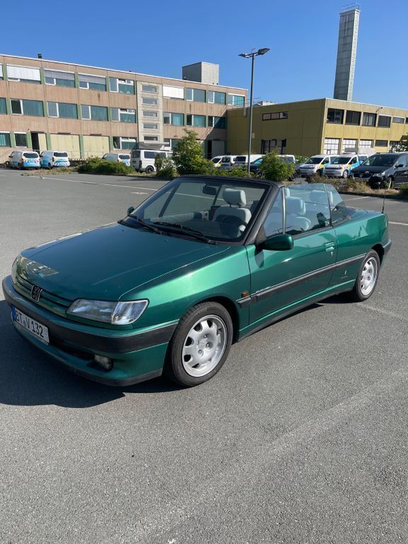 Grün Gebraucht 1996 Peugeot 306 Cabriolet Roland Garros Cabrio | 4.900 € (Fairer Preis) - Bild 1/4