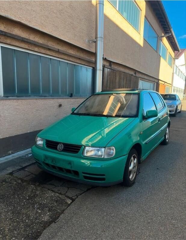 Grün Gebraucht 1996 VW Polo Kleinwagen | 300 € - Bild 1/4